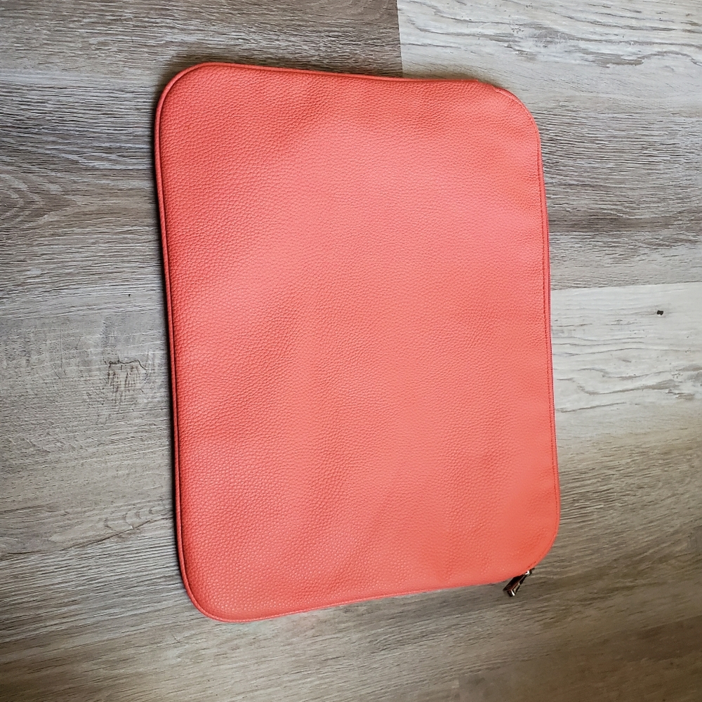 Thirty-One Savvy Sleeve Calypso Coral Pebble